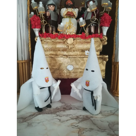 Nazarenos de Ntro. Padre Jesús del Consuelo en el Desprecio de Herodes Nazarenos de Ntro. Padre Jesús del Consuelo en el Desprecio de Herodes